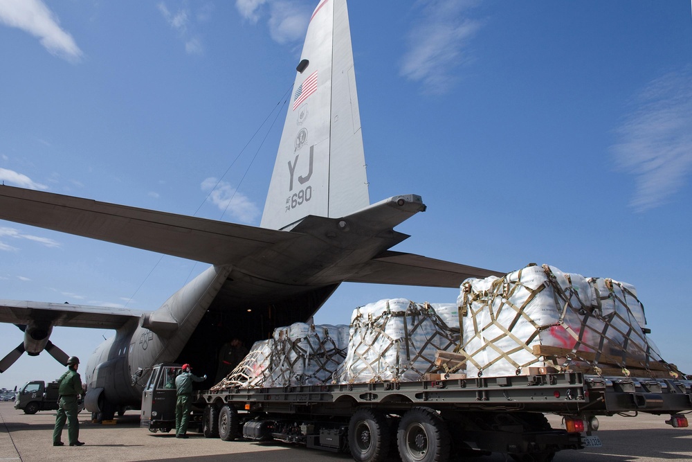 Yokota C-130 delivers Borax to JASDF