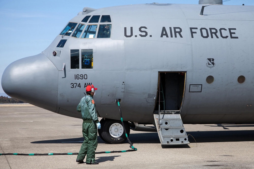 Yokota C-130 delivers Borax to JASDF