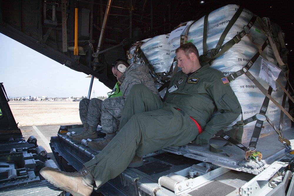 Yokota C-130 delivers Borax to JASDF