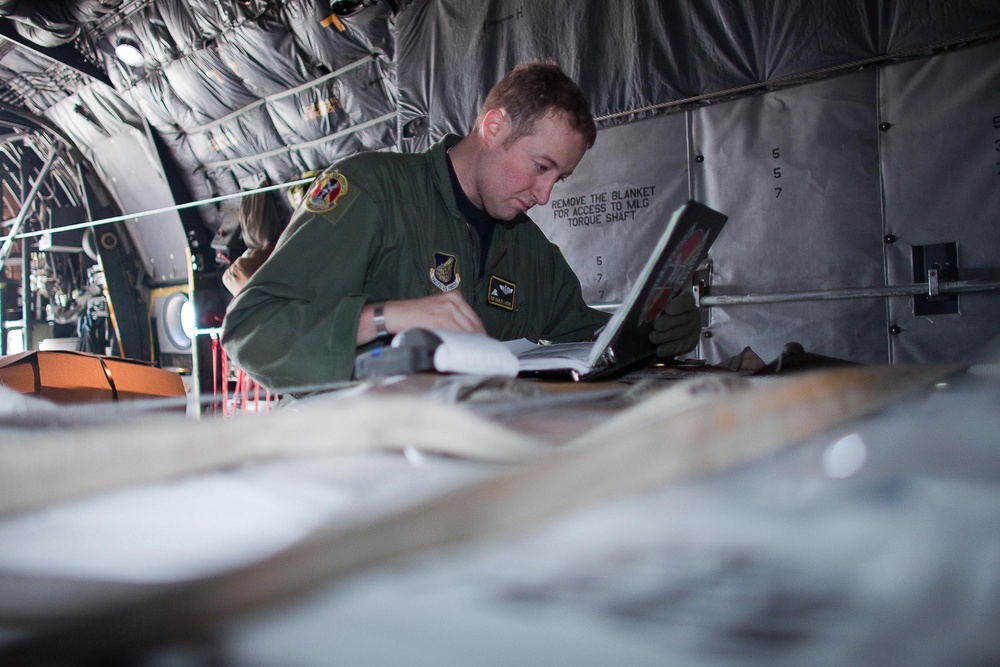 Yokota C-130 delivers Borax to JASDF