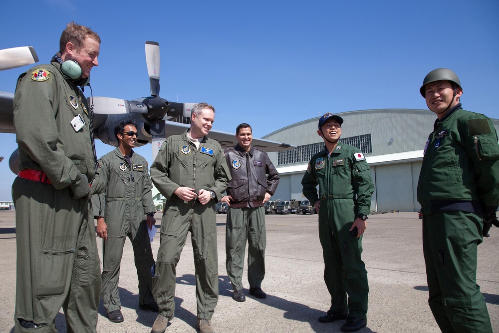 Yokota C-130 delivers Borax to JASDF