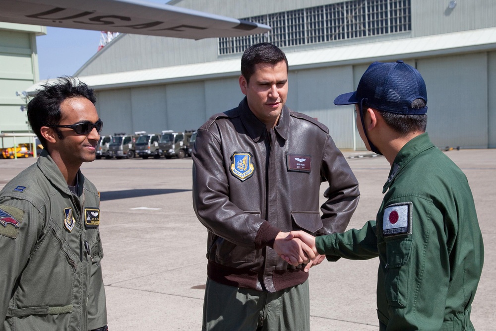 Yokota C-130 delivers Borax to JASDF