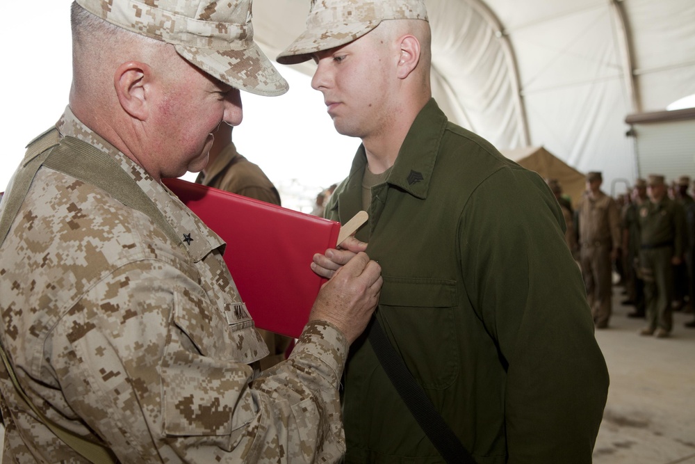 HMH-461 Marines rewarded for extraordinary lift