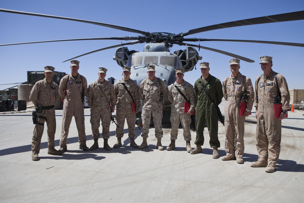 HMH-461 Marines rewarded for extraordinary lift