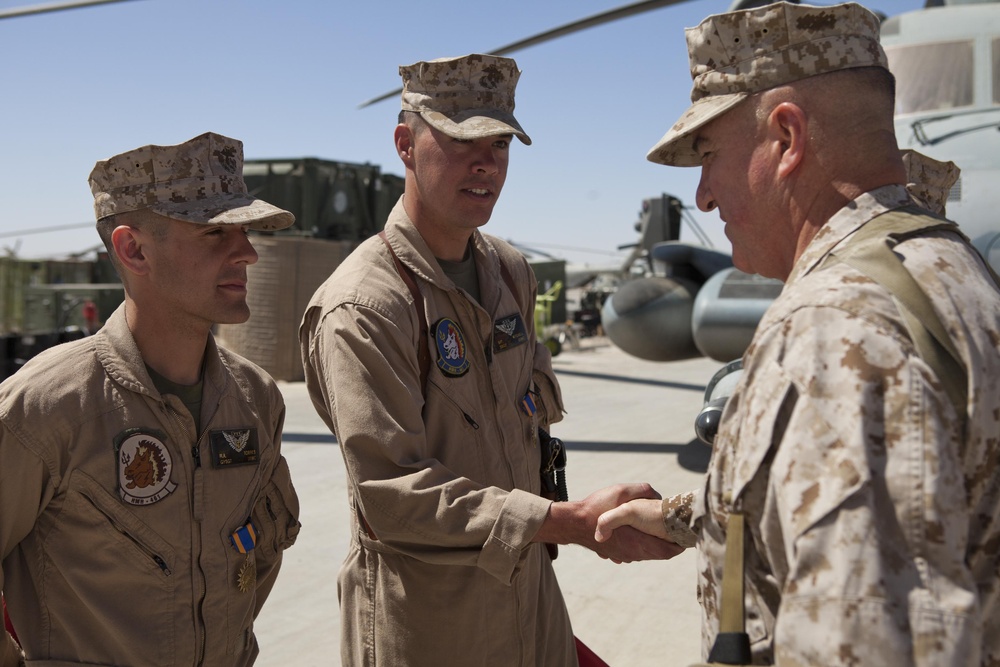 HMH-461 Marines rewarded for extraordinary lift