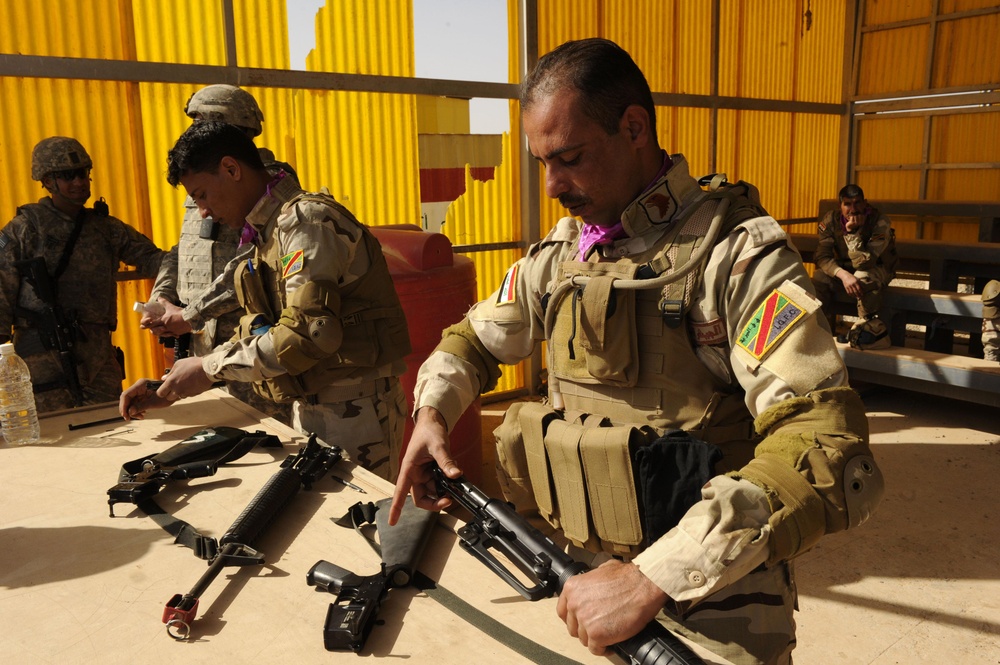 Iraqi Army physical fitness test and training