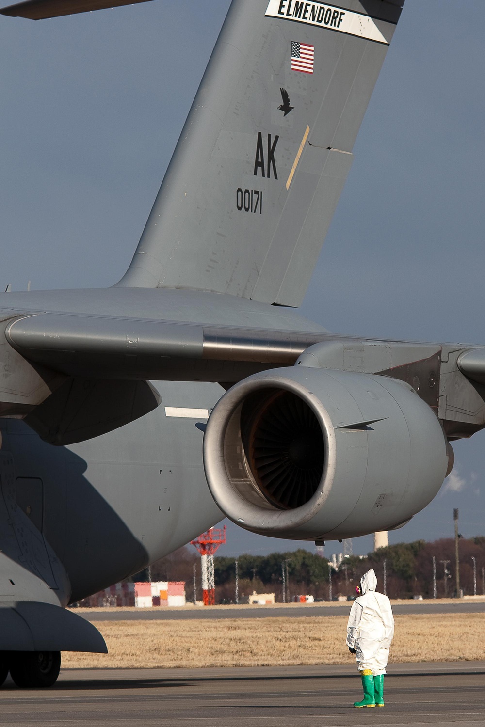 C-17 transports JGSDF troops from Okinawa