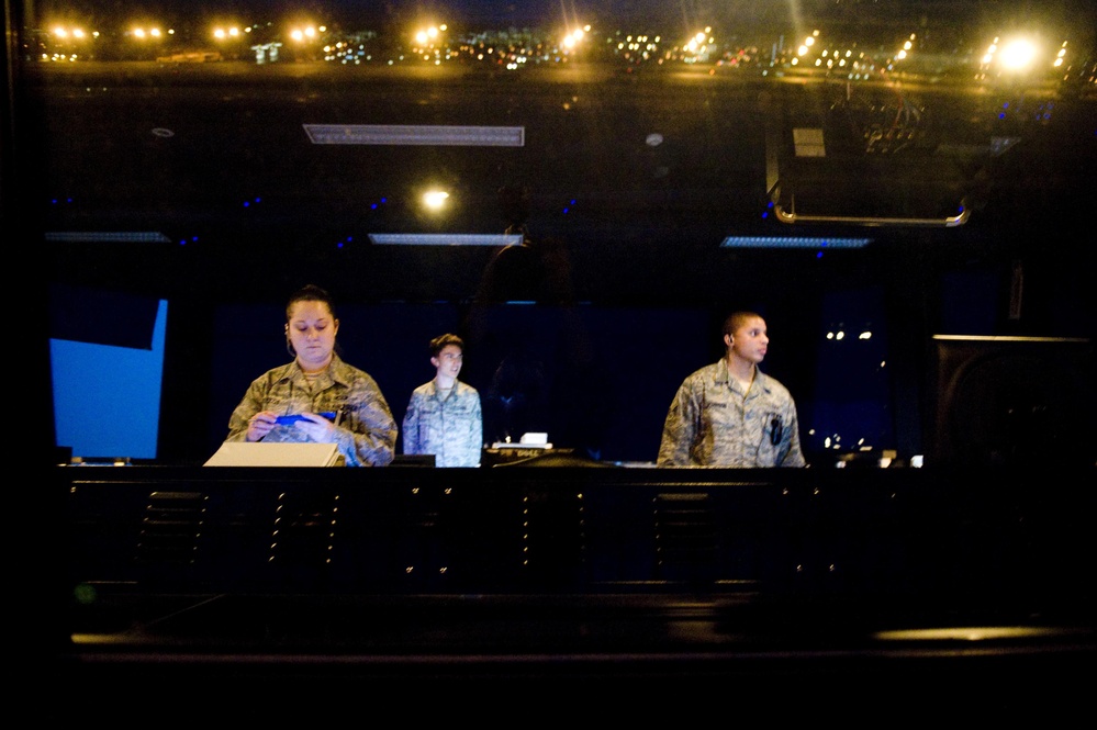 Yokota’s ATC manages influx of aircraft for Operation Tomodachi