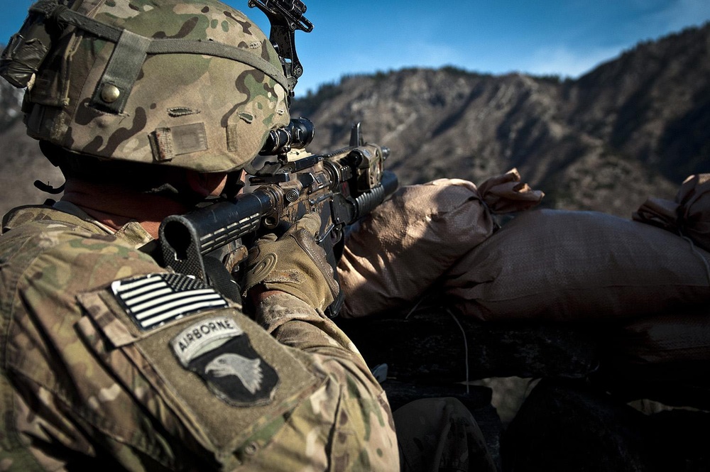 Soldiers conduct patrol