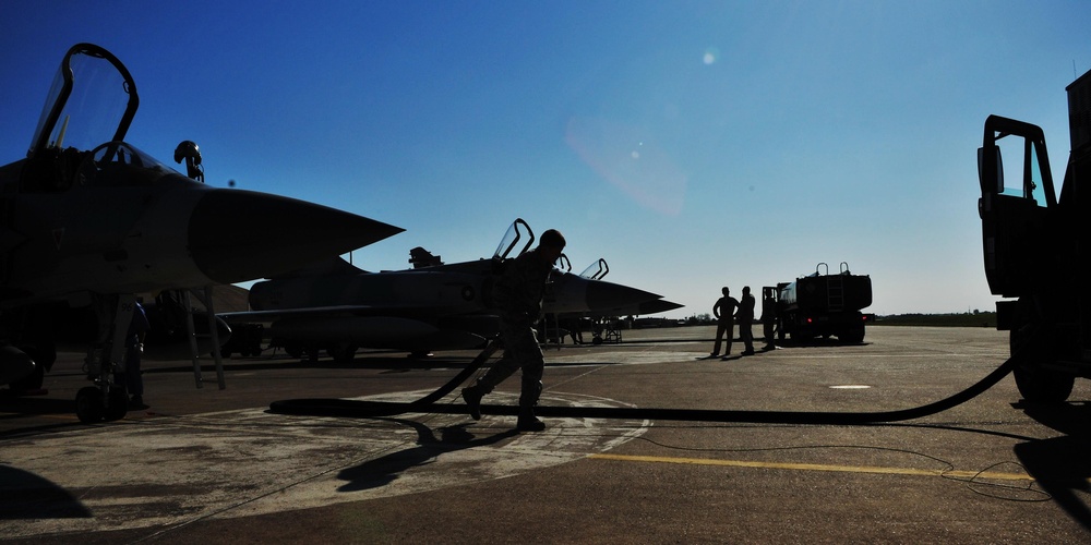 Airmen refuel for Odyssey Dawn