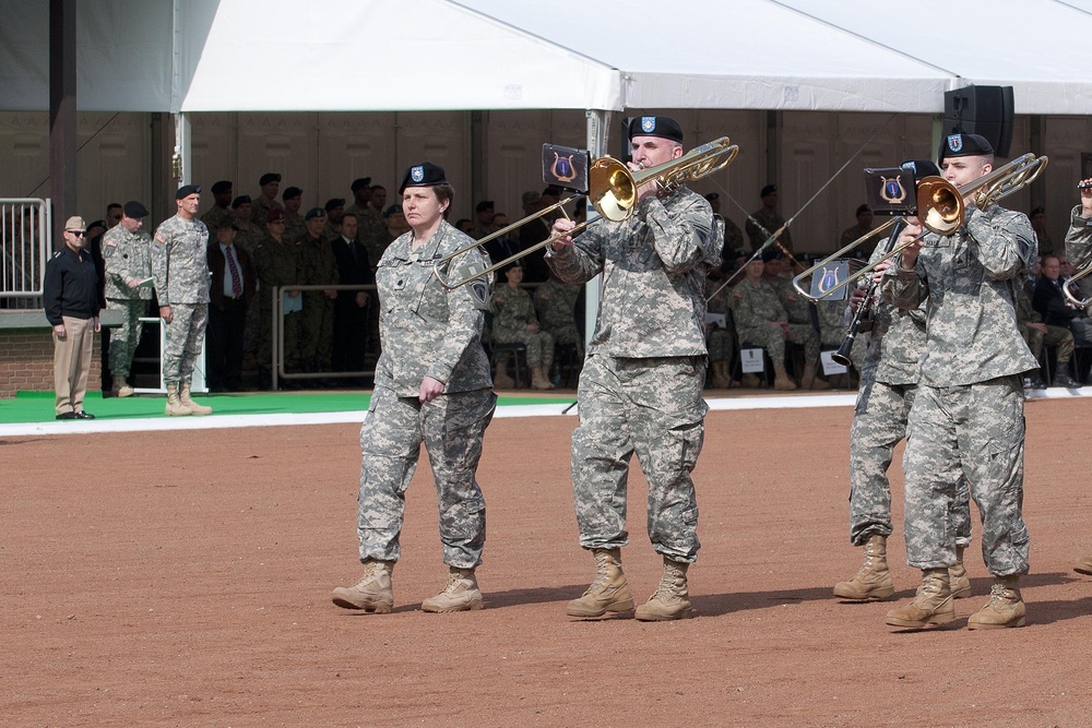 Lt. Gen. Hertling formally assumes command of USAREUR