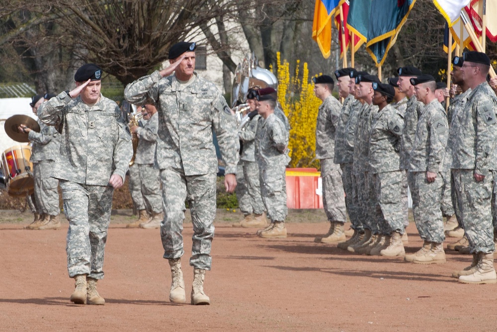 Lt. Gen. Hertling formally assumes command of USAREUR