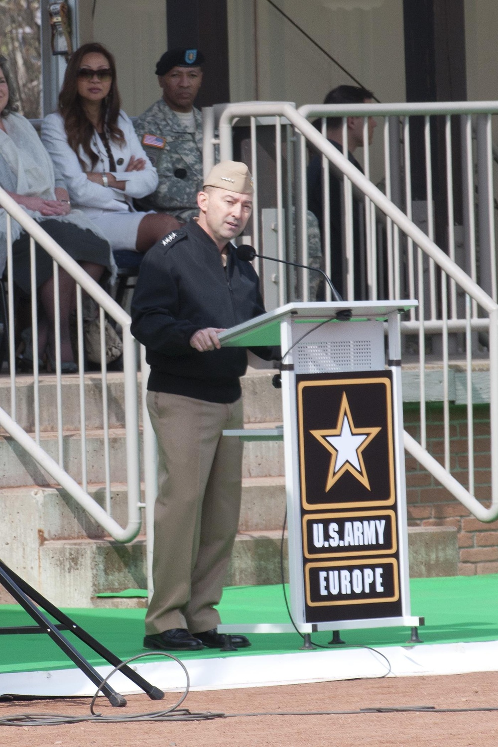 Lt. Gen. Hertling formally assumes command of USAREUR