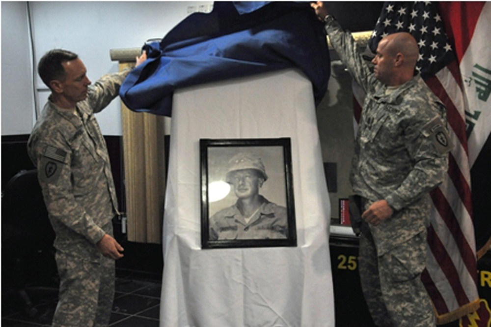 ‘Tropic Lightning’ Division honors former commander