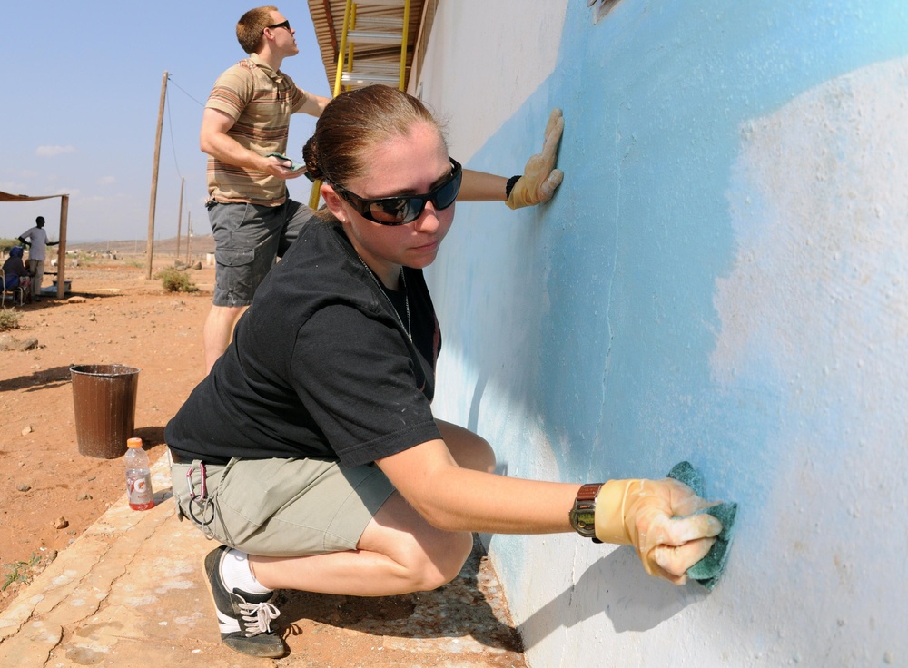 Volunteers scour Djiboutian school