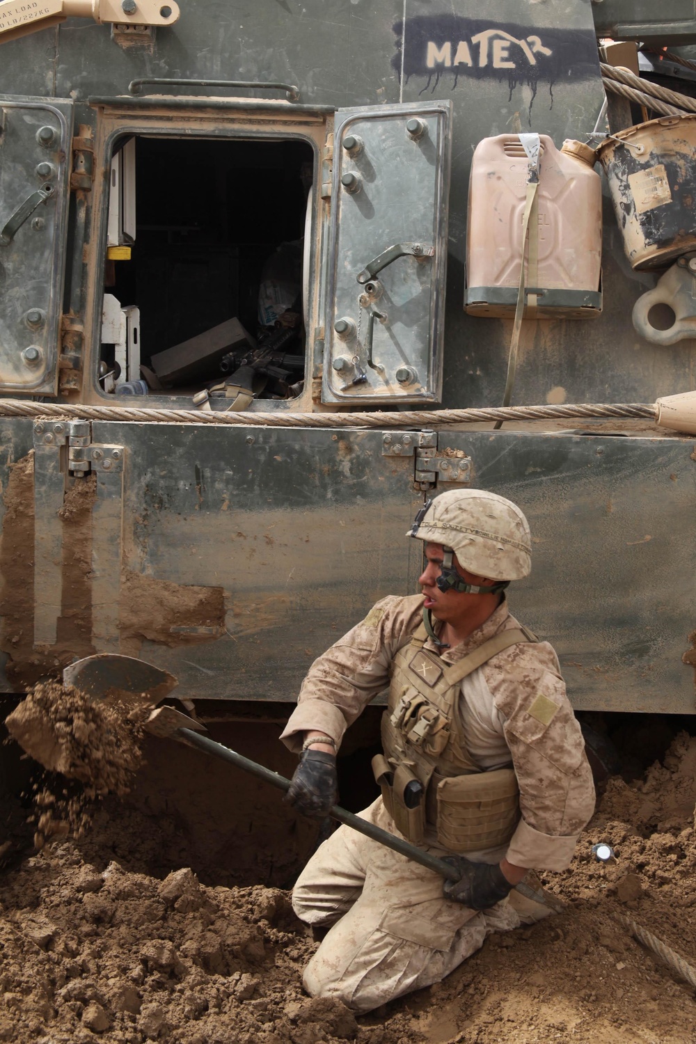 Marine digs out M88A2 Hercules