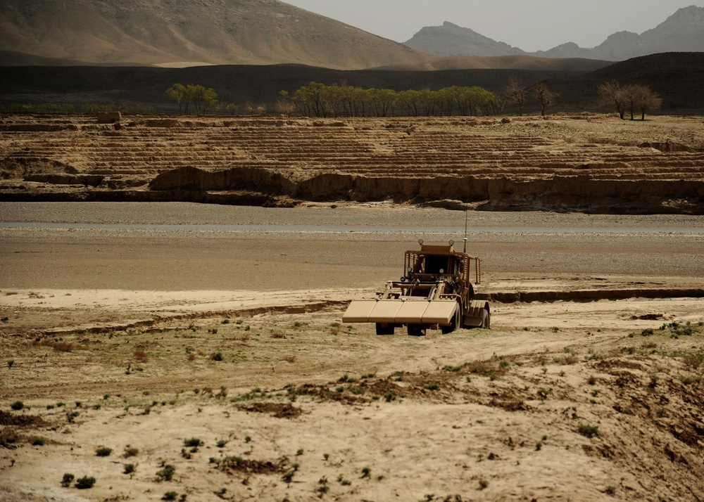 Engineers keep roads safe in Zabul province