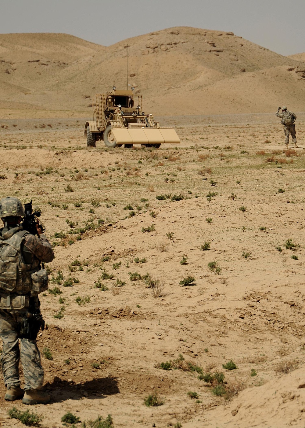 Engineers keep roads safe in Zabul province