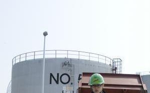 Japanese Military, City Workers Help with Naval Fuel Station Cleanups