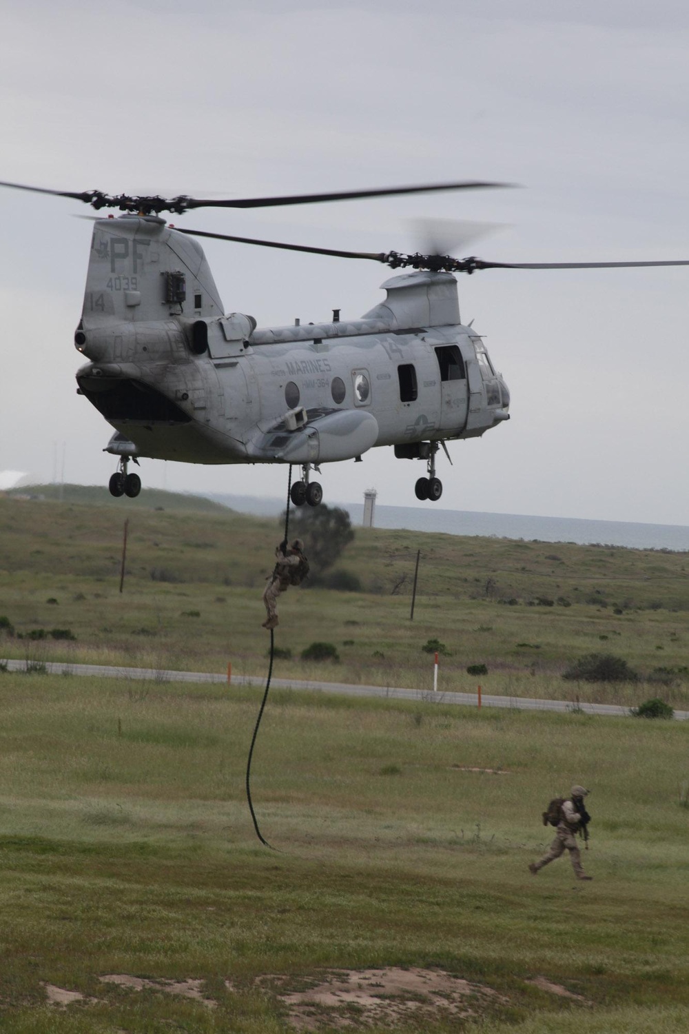 2/7, HMM-364 execute fast-rope training
