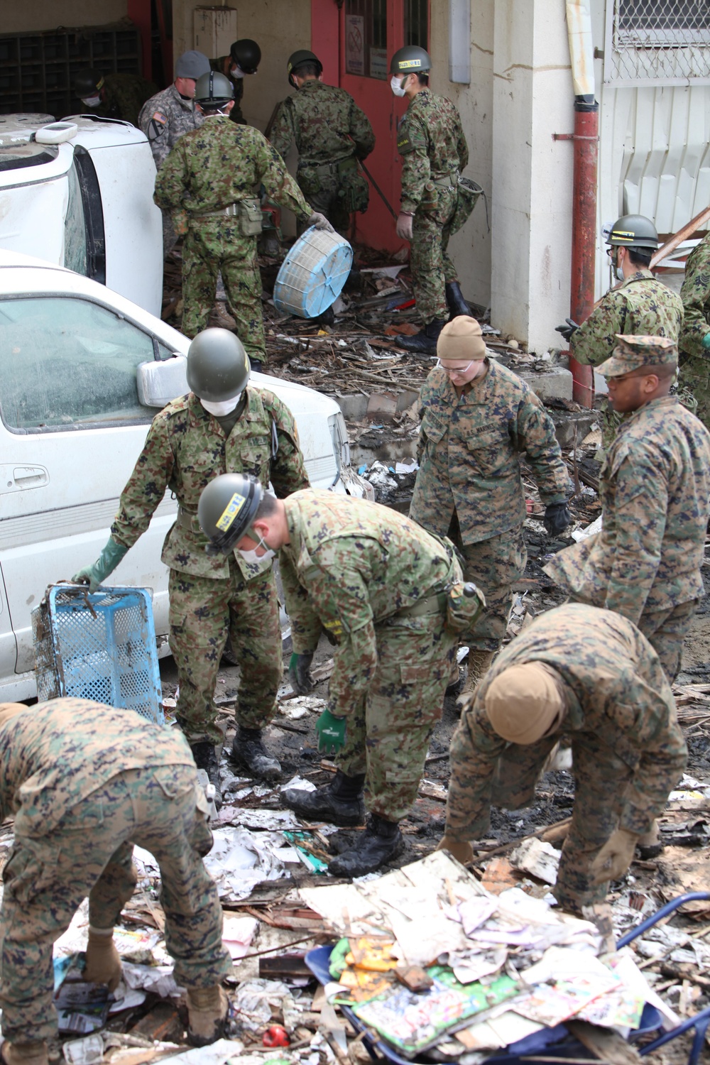 Lending a hand to Minato Elementary School