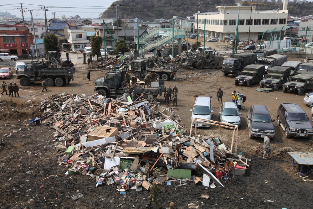 Lending a hand to Minato Elementary School