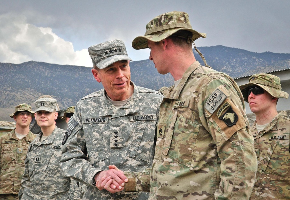 Petraeus visits Bastogne troops at remote COP