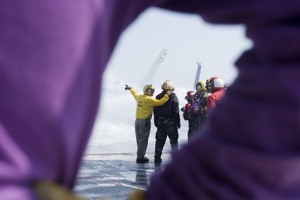 USS George Washington continues operations