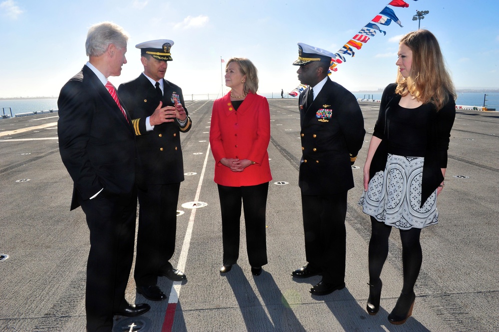 Former president attends retirement ceremony