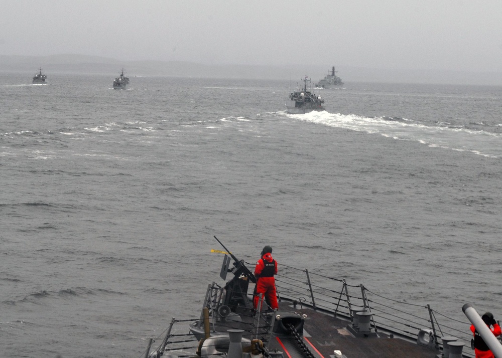Canadian mine sweepers come to formation during a fast attack craft drill.