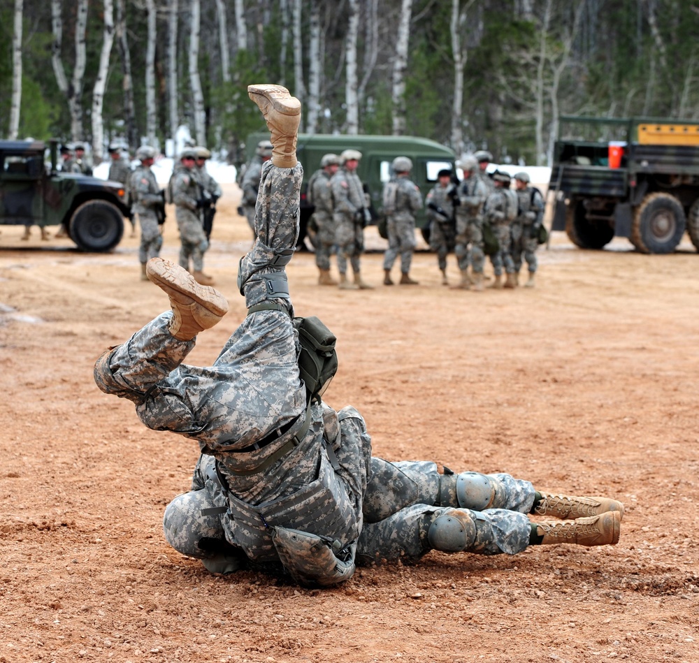 Soldiers with the 842nd Engineer Company train for mobilization