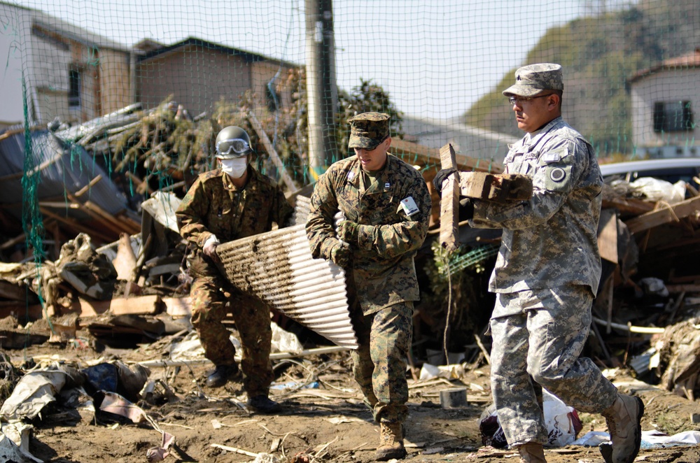 Services, JSDF unite during relief efforts