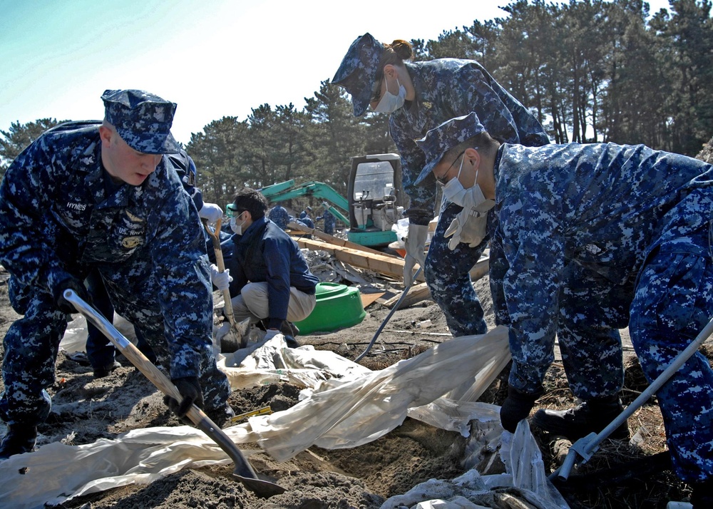 Misawa Chiefs and First Classes Help with Tsunami Recovery