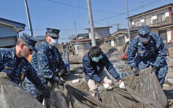 Misawa Chiefs and First Classes Help with Tsunami Recovery
