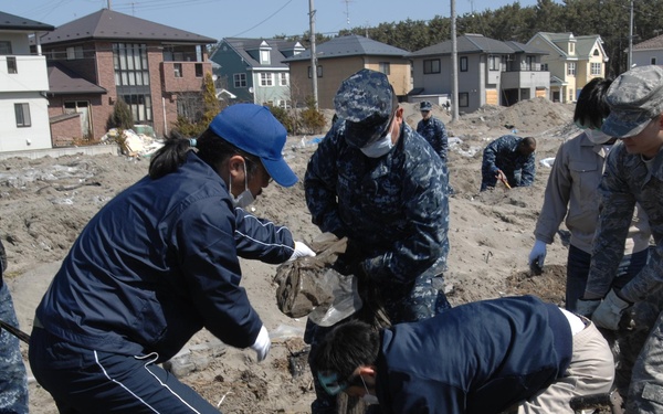 Misawa Chiefs and First Classes Help with Tsunami Recovery