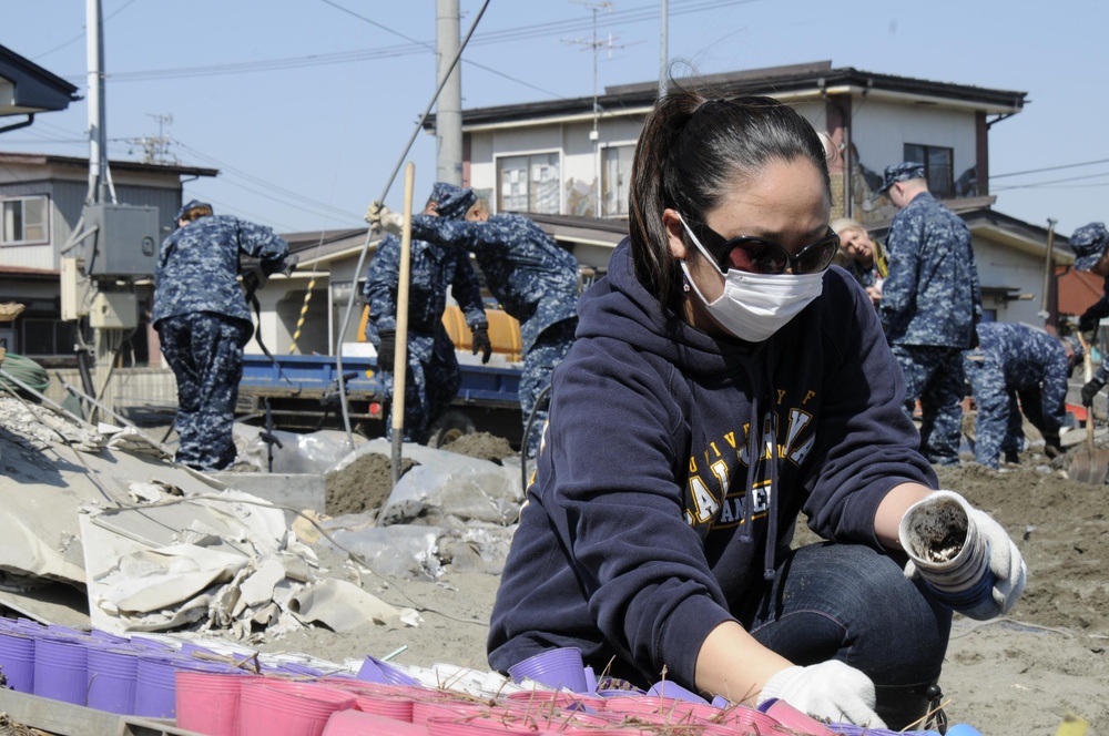 Misawa Chiefs and First Classes Help with Tsunami Recovery