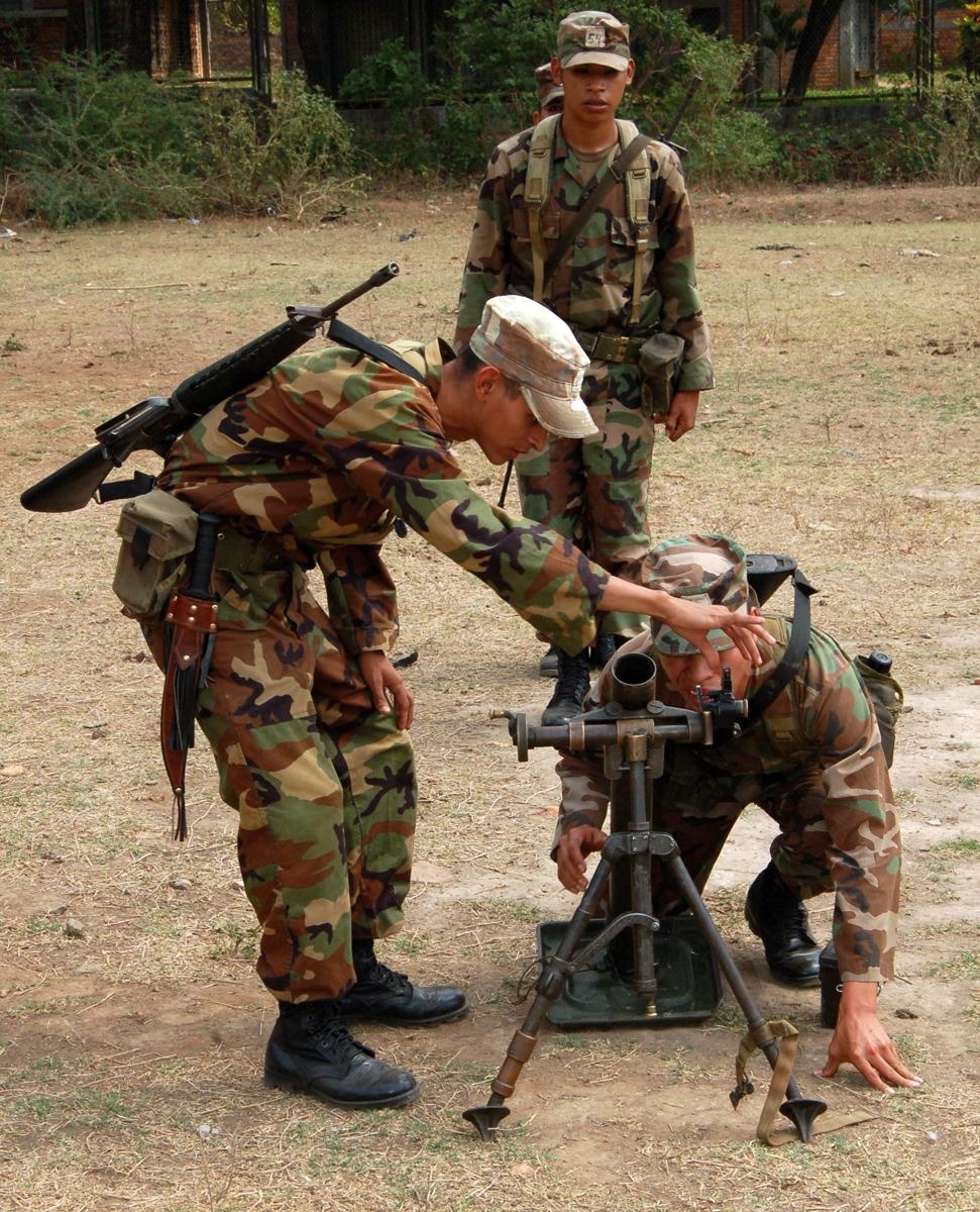 American troops observe, learn from Salvadoran army weapons training