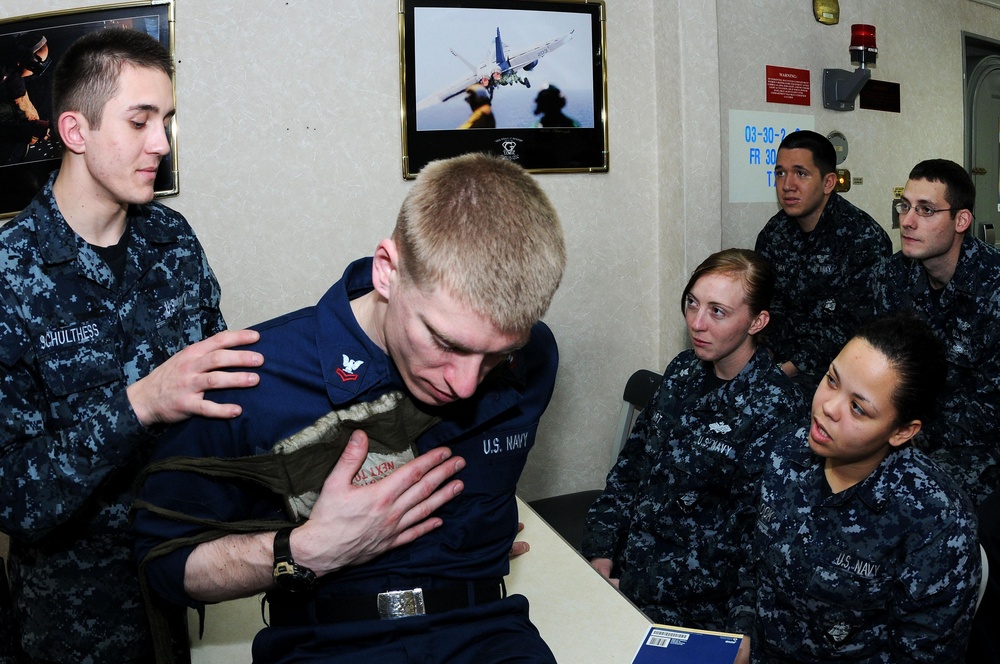 USS Ronald Reagan Sailors Conduct First Aid Training