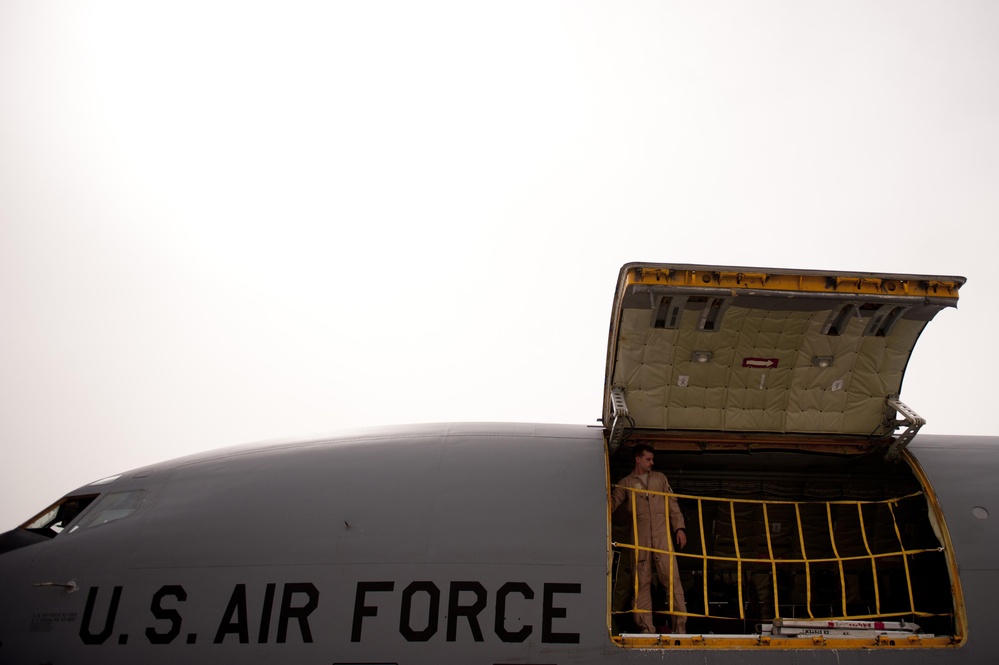 KC-135 Refueling E-8 JSTARS