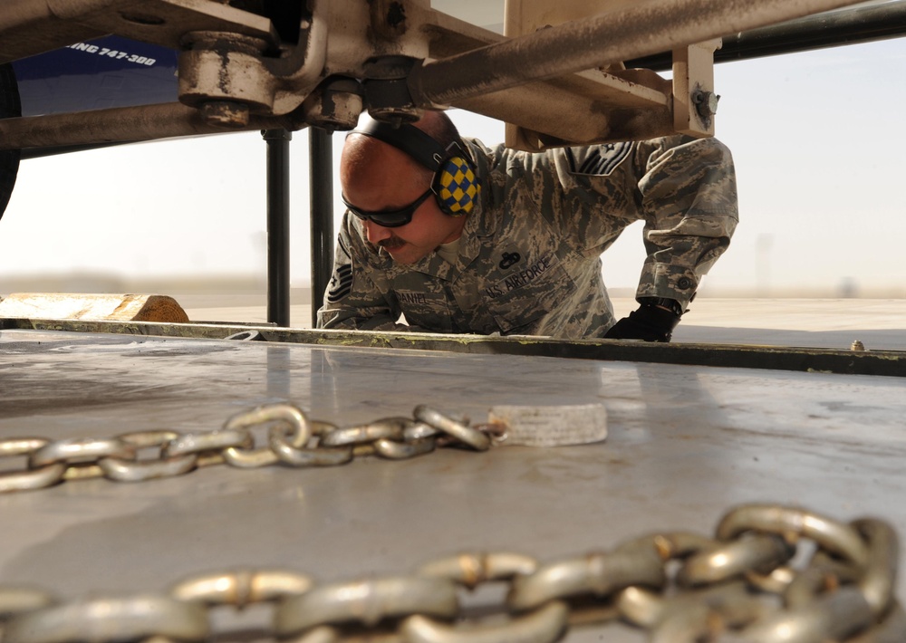 Heavy equipment offloading offers 380 ELRS unique coordination opportunities
