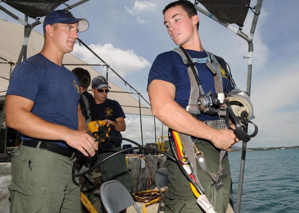 USS Framk Cable Sailors Check Air Hose Before Dive