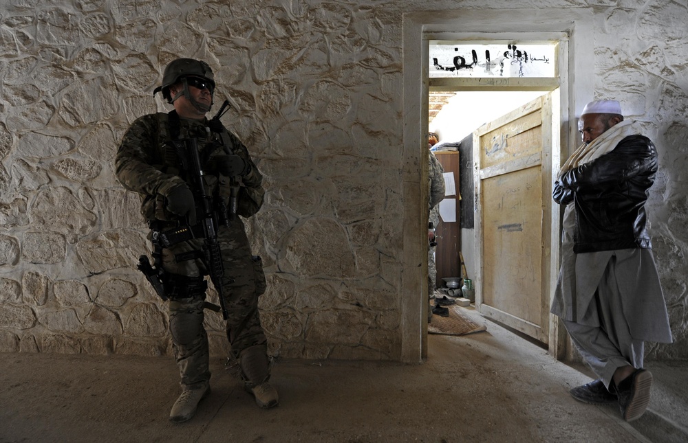 PRT Zabul coordinates projects in Shah Joy