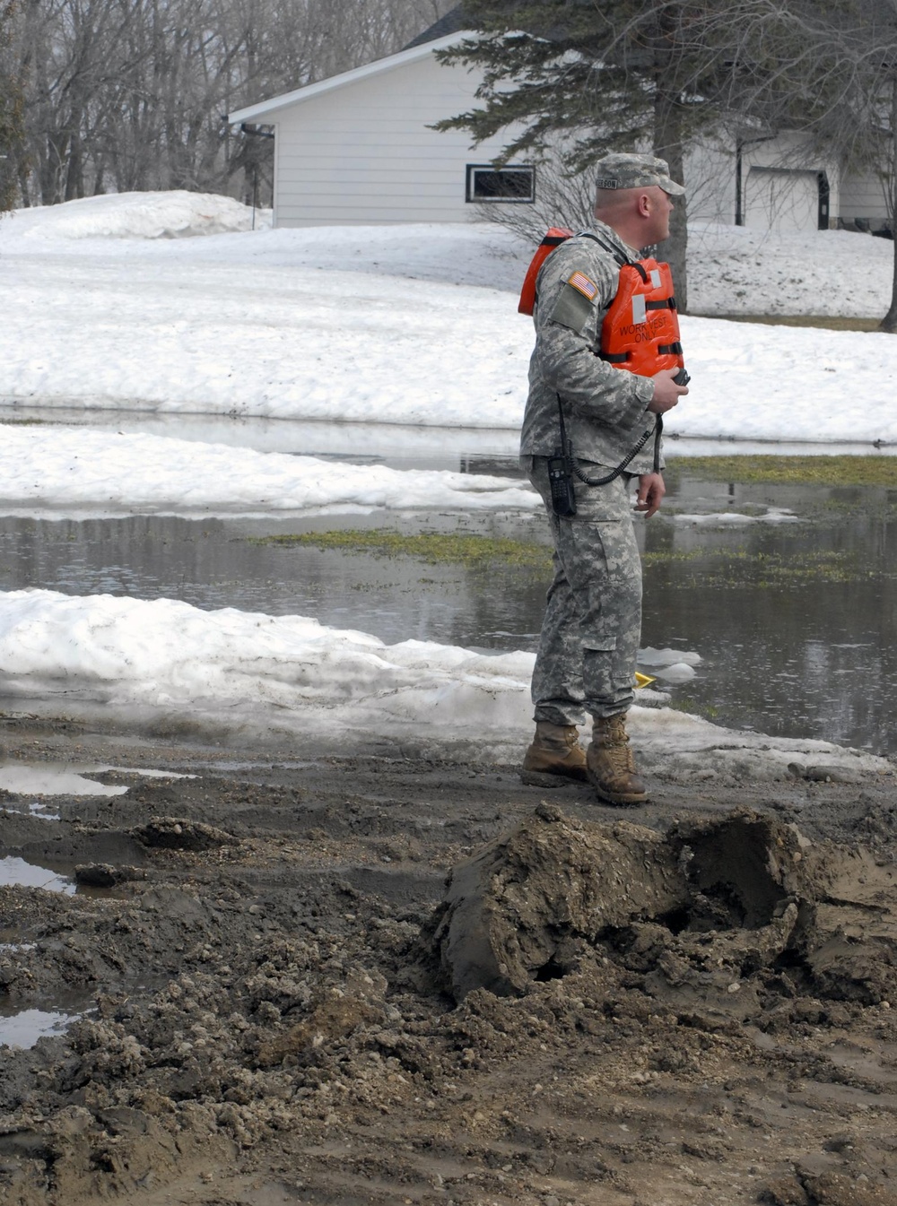 Soldiers support Red River flood response