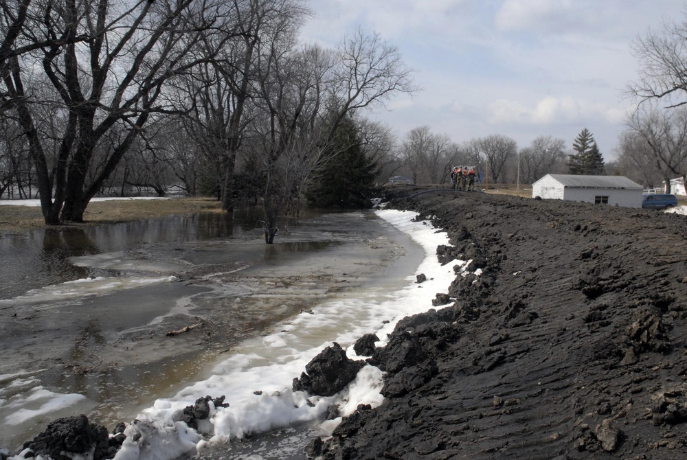 Minnesota Guard responds to Red River flood