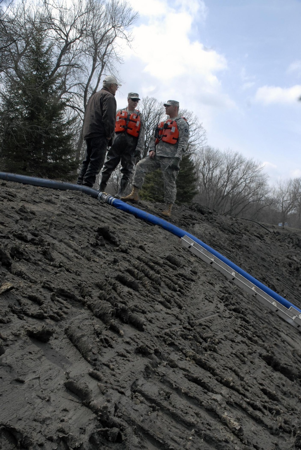 Minnesota Guard responds to Red River flood