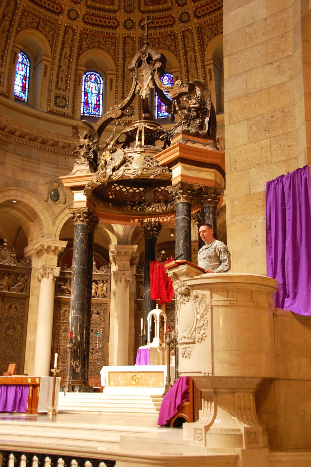 Cathedral of St. Paul holds Mass for troops