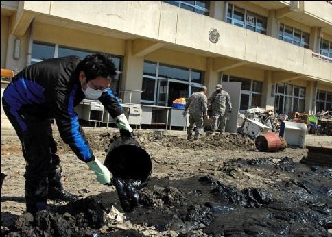 Japan school cleanup