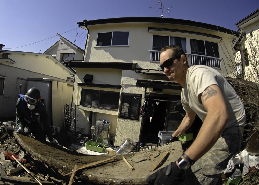 Japan school clean-up