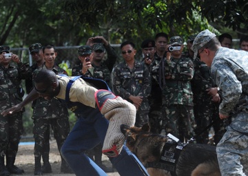 Joint Dog Training Crosses Borders