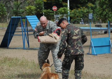 Joint Dog Training Crosses Borders